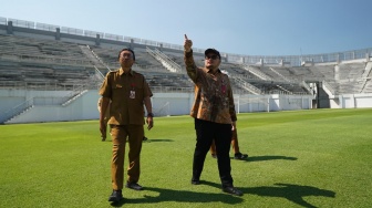 Konsisten Lakukan Pengawasan Pekerjaan Stadion, Mas Dhito Tegaskan Komitmen Kontraktor