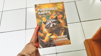 Seni Menertawakan Luka yang Tak Terlihat di Buku Furiously Happy