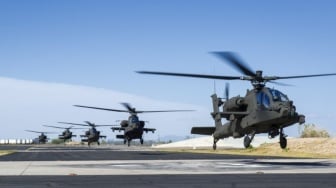 Helikopter Apache Jatuh, AS Menggila! Iran Dibombardir di Selat Hormuz