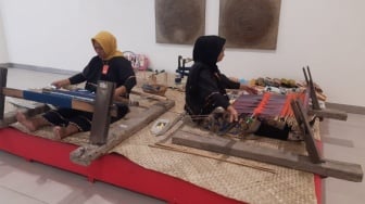 Menenun Harapan Perempuan Penenun di Timur Indonesia Bersama Giro Kartini