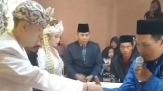 Cinderella dari Lereng Lawu: Kisah Haru Gadis Desa Dipinang Nakhoda Taiwan dengan Mahar Rp580 Juta