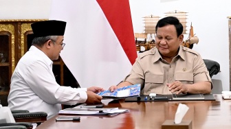 Prabowo Perintahkan Kaji Ulang Buku Pelajaran, Tak Mau Siswa Indonesia Kalah dari Luar Negeri