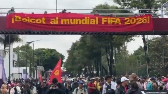 Panas Jelang Pembukaan Piala Dunia 2026! Massa Aksi Bertahan, Polisi Siap Pukul Mundur