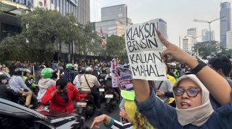 'BBM Kalian Mahal!' Riuh Klakson Pengendara di Sudirman Dukung Demo Mahasiswa