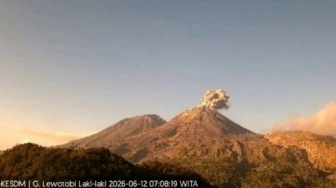 Tiga Gunung Api di Maluku Utara dan NTT Meletus Pagi Ini