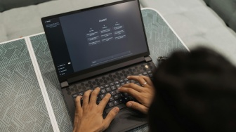 AI Memang Tidak Menghakimi, Tapi Apakah Curhat ke ChatGPT Benar-benar Menyehatkan?