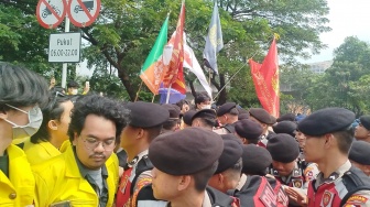 Gemakan Menuju Indonesia Bangkrut, Mahasiswa Gelar Aksi di Bundaran HI