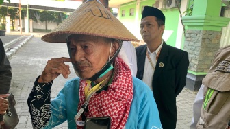 Penuhi Nazar, Jamaah Haji Asal Kabupaten Semarang ini Jalan Kaki dari Asrama Haji Donohudan Boyolali