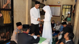 Mahar Rp126 Ribu di Balik Jeruji: Kisah Haru Akad Nikah Tahanan Narkoba di Polres Pringsewu