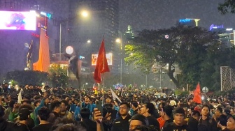 Thamrin Lumpuh Total, Massa Aksi Mengular hingga Dukuh Atas Hingga Jumat Malam