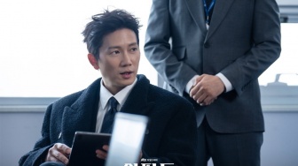Ji Sung Jadi Mantan Bos Geng di Drama Comedy-Thriller 'The Apartment Job'