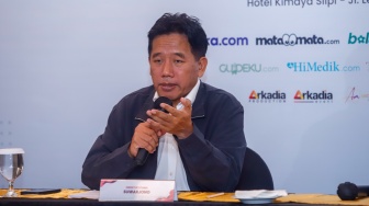 Direktur Utama Suwarjono saat menyampaikan Paparan Publik di Kimaya Hotel Jakarta, Jumat (12/6/2026). [Suara.com/Alfian Winanto]