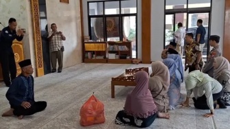 Ijab Kabul di Balik Borgol: Kisah Pasangan Pengedar 2 Ons Sabu yang Menikah di Polres Ngawi