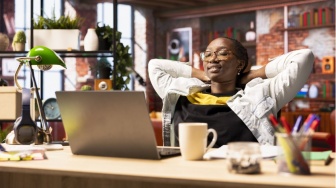 Situasi Ekonomi Makin Sulit, Apakah Work-Life Balance Masih Bisa Dinikmati?