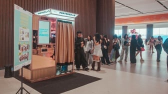 Dari MRT hingga Coffee Shop, Photobox Interaktif Kian Jadi Tren Bagi Gen Z di Ruang Publik