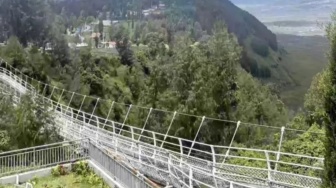 Sensasi Meniti Awan: Jembatan Kaca Bromo Siap Manjakan Wisatawan Mulai Juni 2026