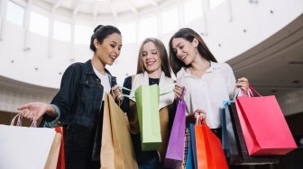 Barang Diskon Belum Tentu Murah: Mengapa Kita Mudah Terkecoh Label Promo?