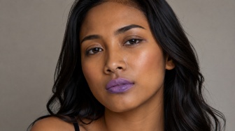 5 Warna Lipstik yang Tidak Direkomendasikan untuk Pemilik Kulit Sawo Matang