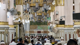 Umat Islam berdoa di area Raudhah, Masjid Nabawi, Madinah, Arab Saudi, Jumat (12/6/2026). [ANTARA FOTO/Citro Atmoko/sgd/tom]
