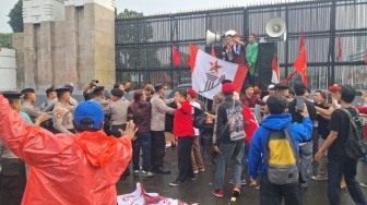 Kembalikan Kawan Kami, Keluarkan Dia, Aksi Cipayung Menggugat Desak Demonstran Dibebaskan