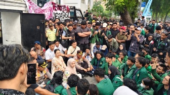 Tuntutan Diterima DPRD Sumut, Mahasiswa Desak Pemerintah Turunkan BBM - Hapus MBG