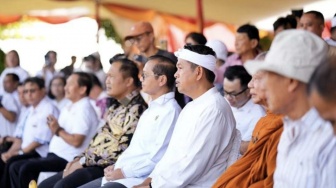 Hadiri Pujabakti Waisak Jawa Barat, Gubernur Dedi Mulyadi Ajak Warga Bijak Manfaatkan Hasil Bumi