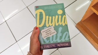 Bukan Asal, Menulis itu Ada Seninya! Membaca Buku Dunia Kata