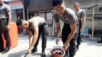 Bukan Sekadar Edukasi, Taruna Akpol Batalyon Manggala Satya Hadirkan Air Bersih dan MCK di Solo
