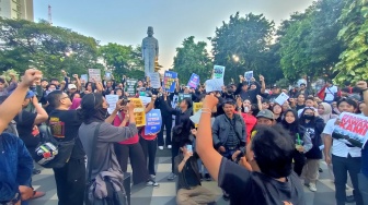 Gelombang Protes di Surabaya: Ojol hingga Pedagang Kecil Menggugat Kebijakan Ekonomi Prabowo-Gibran