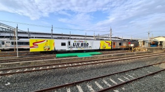 PT Kereta Api Indonesia (Persero) terus memperkuat roadmap keberlanjutan energi melalui pemanfaatan biodiesel secara bertahap pada operasional kereta api. [ho]