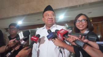 Kritik Keras DPR Soal Anggaran Pendidikan 2027: Jangan Cuma Fokus Fisik, Guru Juga Butuh Sejahtera!