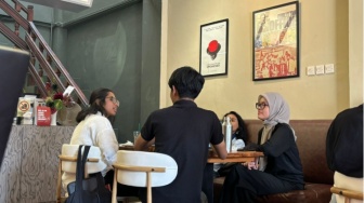 Bosan Kerja Sendirian? WFC Journal Mengubah Meja Kopi Jadi Lingkaran Pertemanan