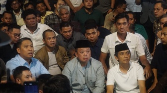 Diskusi di UGM Digeruduk Mahasiswa! Menteri Nusron dan Sudaryono Dievakuasi Mobil Patroli