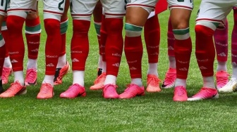 Kenapa Sepatu Pink Mendominasi Piala Dunia 2026? Ternyata Bukan Sekadar Tren