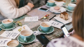Rutinitas Ngopi: Mood Booster dan Hangatnya Kebersamaan Bareng Keluarga
