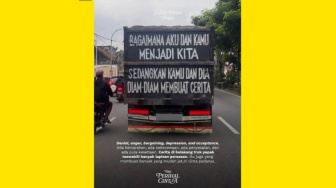 Menyoal Tulisan di Bak Belakang Truk: Viral, Vulgar, Atau Puitis Saja Sih?