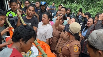 Ambulans Pengantar Pasien dari Medan Jatuh ke Jurang di Dairi, Perawat Tewas