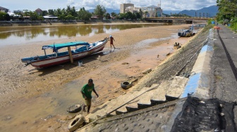 Pendangkalan Sungai Hambat Aktivitas Nelayan di Padang