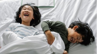 Seni Menolak Keinginan Anak Tanpa Harus Bikin Dompet Emak Ikut Menangis