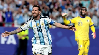 Hattrick Perdana di Piala Dunia, Lionel Messi Antar Argentina Menang 3-0 atas Aljazair