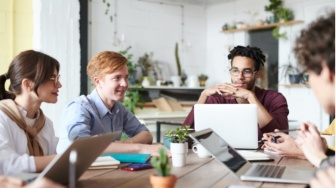Sisi Gelap Label Introvert yang Bikin Generasi Sekarang Makin Egois
