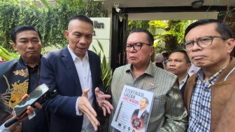Rismon Sianipar Temui Jokowi di Solo, Bawa Buku 'Otentifikasi Ijazah'