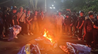 Negara Sekarat, Penguasa Khianat! Rezim Prabowo Disebut KKN, Mahasiswa Kepung DPRD Jateng