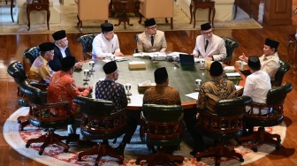 Evaluasi Haji 2026 di Hambalang: Prabowo Minta Fasilitas Hotel Ditata, Ongkos Dipangkas