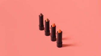 Kulit Warm Undertone Cocok Pakai Lipstik Warna Apa? Coba 7 Shade yang Lagi Tren