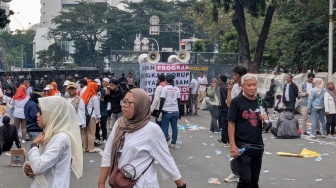 'Sempurna Hanya Milik Allah!' Massa Gelar Aksi Damai Minta MBG Lanjut dan Sikat Koruptornya!