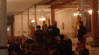 Malam Satu Suro di Keraton Solo Memanas: Dua Kubu Keluarga Keraton Terlibat Adu Mulut!