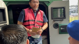 Misteri Buku Catatan Sony Sonjaya, Tersangka Korupsi MBG yang Bungkam Saat Tiba di Kejagung