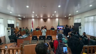 UAS Jadi Saksi Sidang Abdul Wahid, Ruangan Didominasi Pengunjung Emak-emak