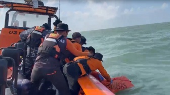 Jasad ABK KM Arof Ditemukan di Pantai Way Kambas, Nahkoda Masih dalam Dekapan Laut